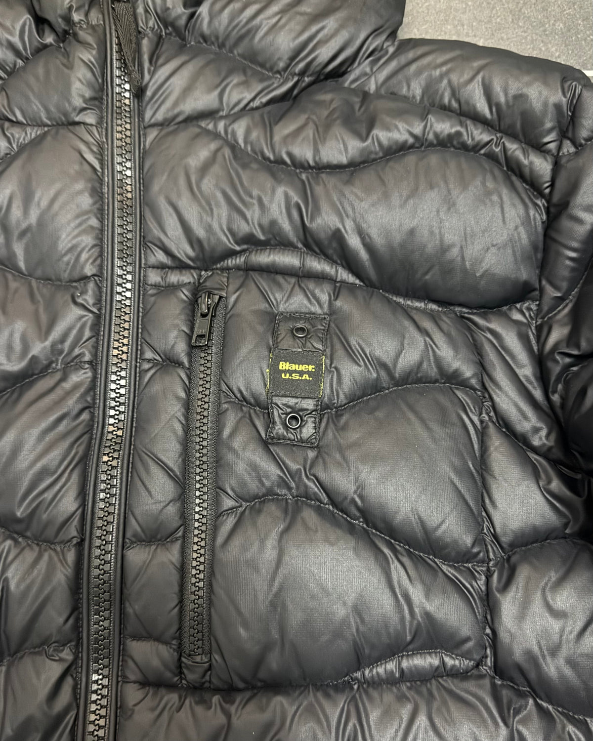 Blauer USA Wave Daunenjacke Schwarz – XL