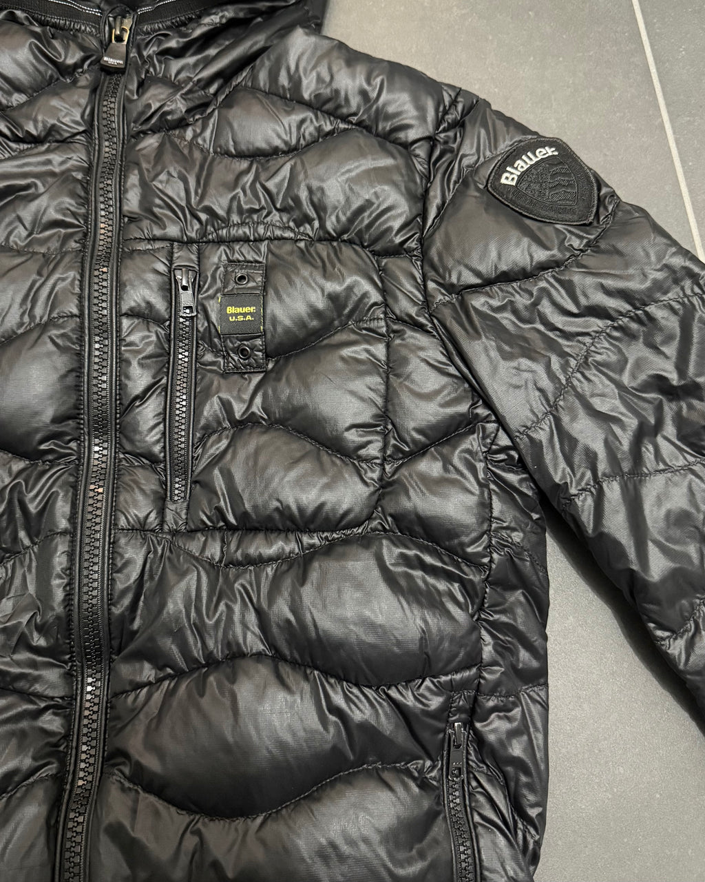 Blauer USA Wave Daunenjacke Schwarz – S
