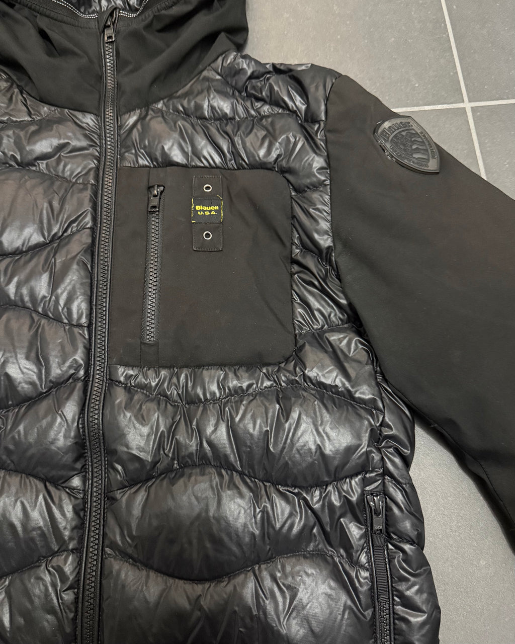 Blauer USA Wave Daunenjacke Schwarz – M