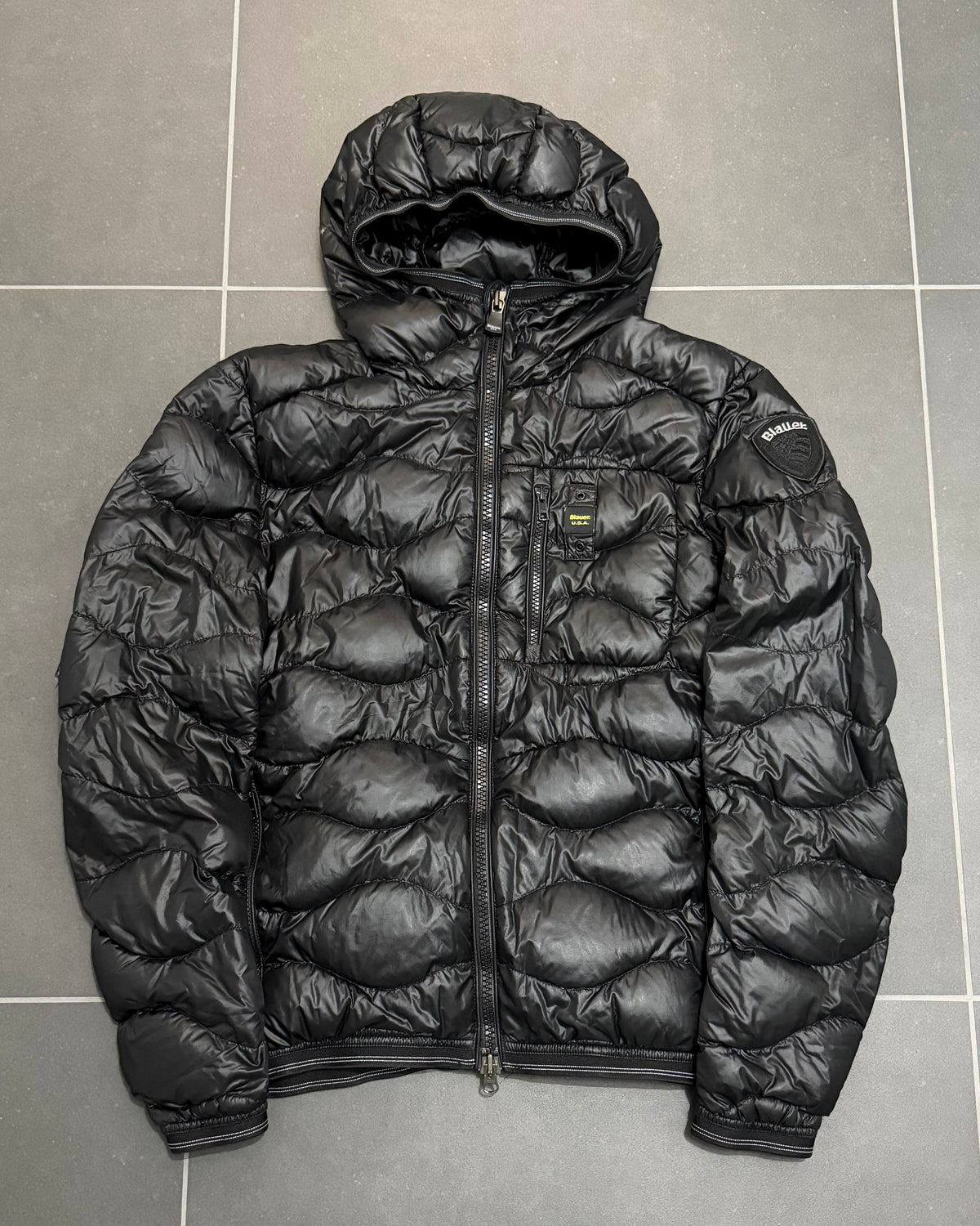 Blauer USA Wave Daunenjacke Schwarz – S