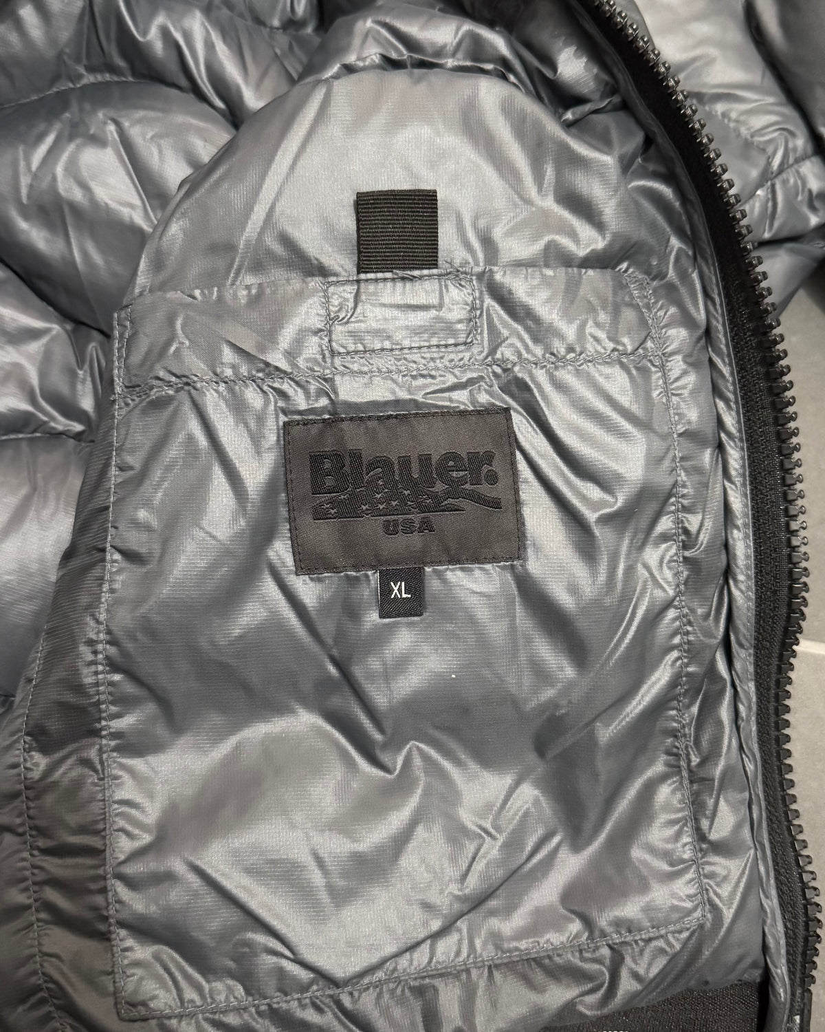 Blauer USA Wave Daunenjacke Grau – XL