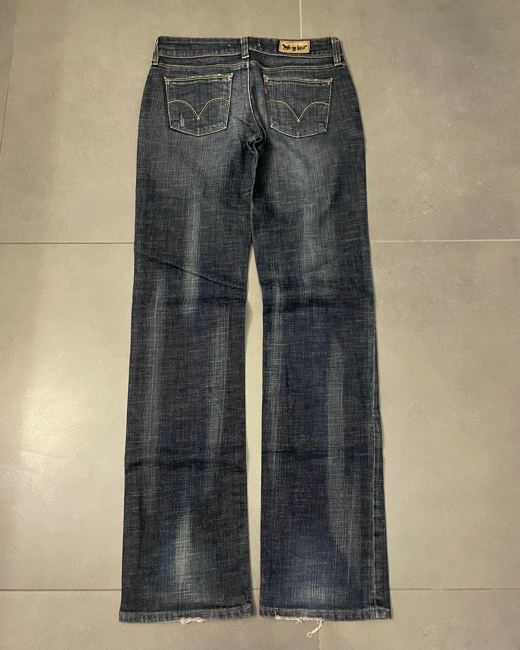 Levi's 570 Straight Girl Jeans - Size W28 L34
